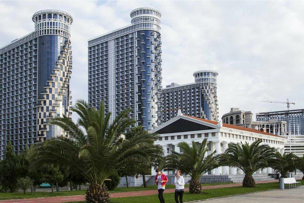 Apartment Orbi Sea Tower David Batoemi Buitenkant foto